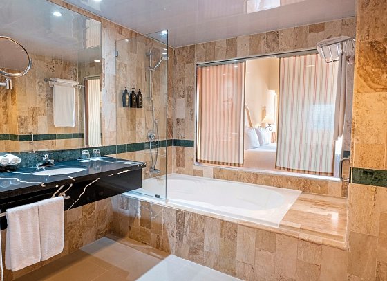 Eurostars Grand Cayacoa - Beispiel Bad Juniorsuite Seaview (Zimmercodierung J1M)