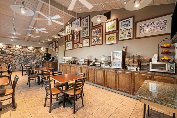 Best Western Plus Frontier Motel