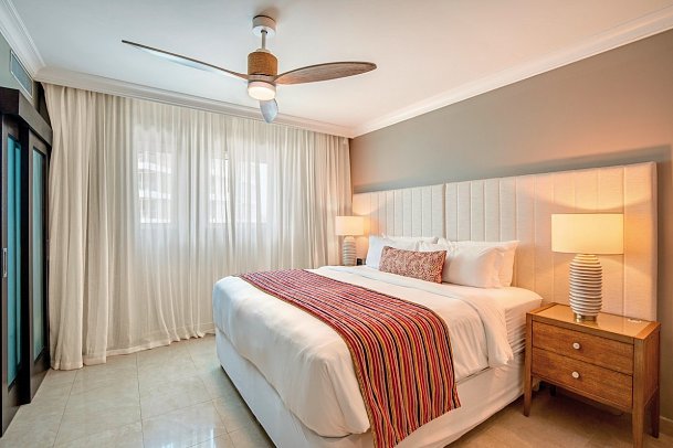 O2 Beach Club & Spa - Wohnbeispiel Concierge One Bedroom Suite Oceanfront (Zimmercodierung WB1)