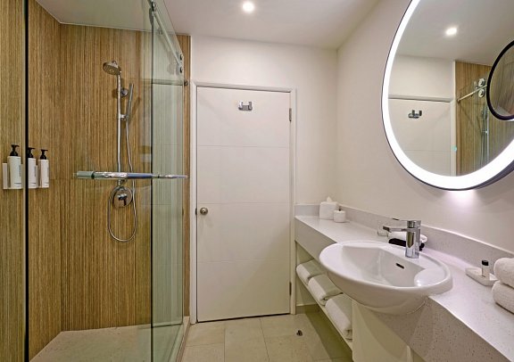 Waves Hotel & Spa Barbados An Autograph Collection All-Inclusive Resort - Badbeispiel (Zimmercodierung UG2)