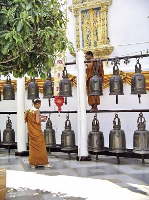 Erlebnis Nord-Thailand - Mönch im Wat Doi Suthep, Chiang Mai