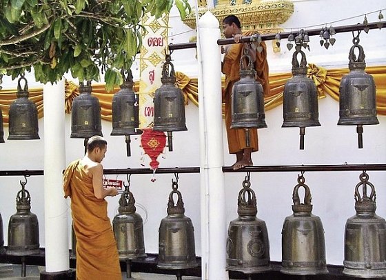 Erlebnis Nord-Thailand - Mönch im Wat Doi Suthep, Chiang Mai