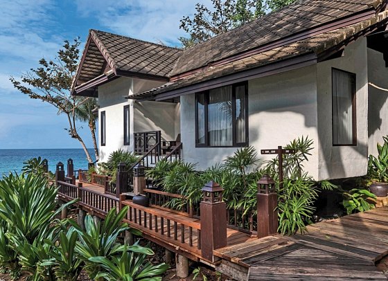Ao Prao Resort - Wohnbeispiel Beach Front Cottage (Zimmercodierung BBO)