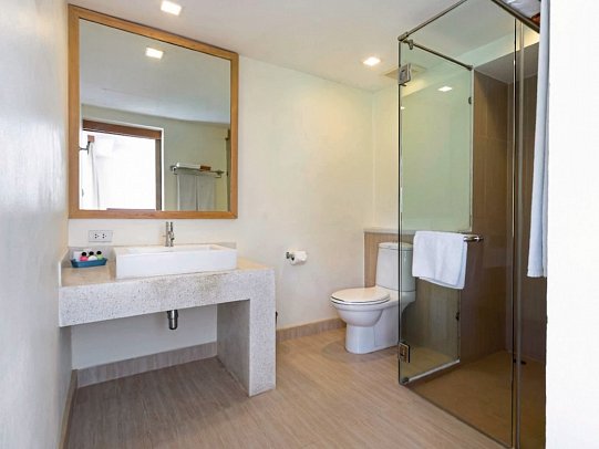 Hotel Tropicana Pattaya - Badbeispiel Superior (Zimmercodierungen US2 & USG)