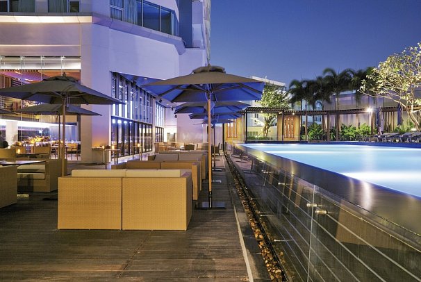 JC Kevin Sathorn Bangkok Hotel - Pool Deck