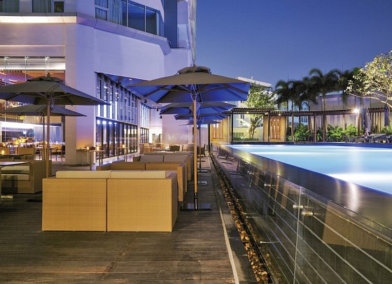 JC Kevin Sathorn Bangkok Hotel - Pool Deck