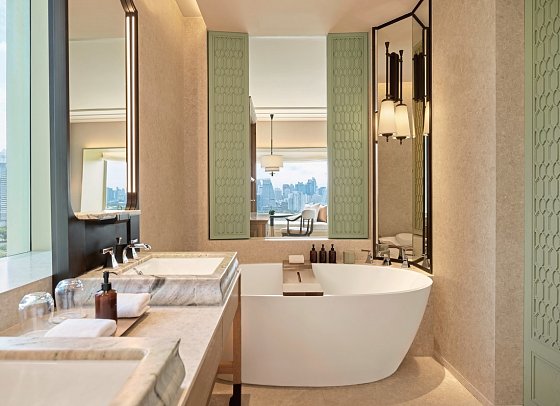 Dusit Thani Bangkok - Badbeispiel Deluxe Corner (Zimmercodierungen UD2, UM2 & UL2)