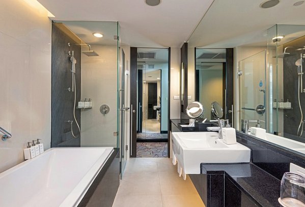 Radisson Suites Bangkok Sukhumvit - Badbsp. One Bedroom Suite with Balcony (Zimmercodierung WB2)