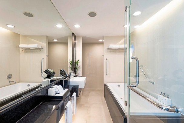 Radisson Suites Bangkok Sukhumvit - Badbsp. One Bedroom Suite with Balcony (Zimmercodierung WB2)