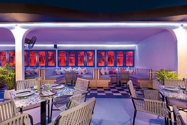 Radisson Suites Bangkok Sukhumvit - Rooftop-Bar „Holli Bolli“