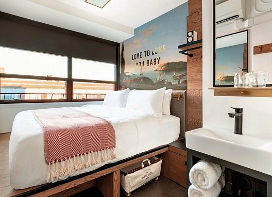 The Revolution Hotel - Wohnbeispiel Premium Room, 1 King Bed (Zimmercodierung UG2)