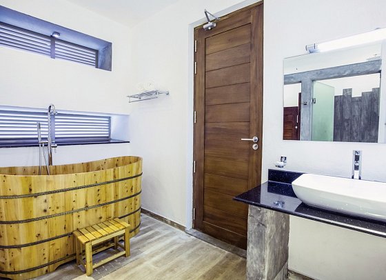 Aliya Resort & Spa - Badbeispiel Deluxe (Zimmercodierung UD1)