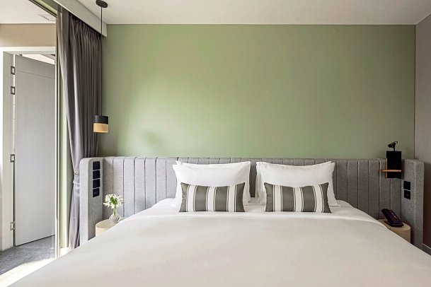 Travelodge Nimman - Wohnbeispiel Deluxe Balcony (Zimmercodierung UD1)