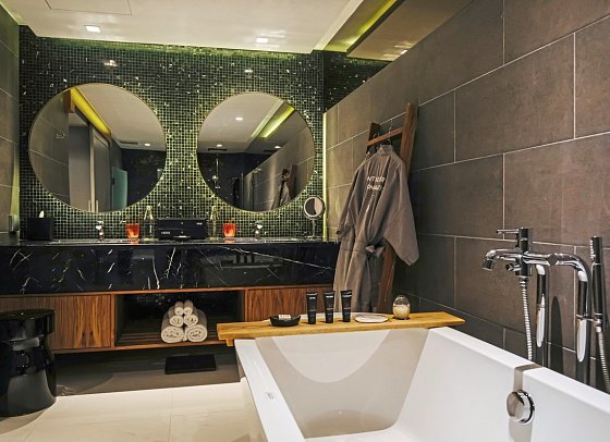 CROSS Chiang Mai Riverside - Badbeispiel Pool Suite (Zimmercodierung WBR)