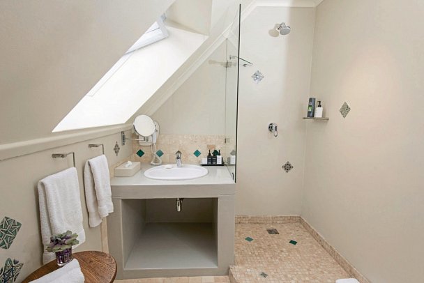 Baruch Guest Houses Stellenbosch - Beispiel Bad (Zimmercodierungen UG1 & UU1)