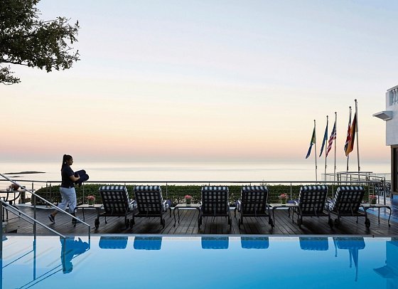 Twelve Apostles Hotel & Spa