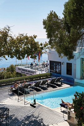 Twelve Apostles Hotel & Spa