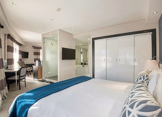 The Commodore Hotel