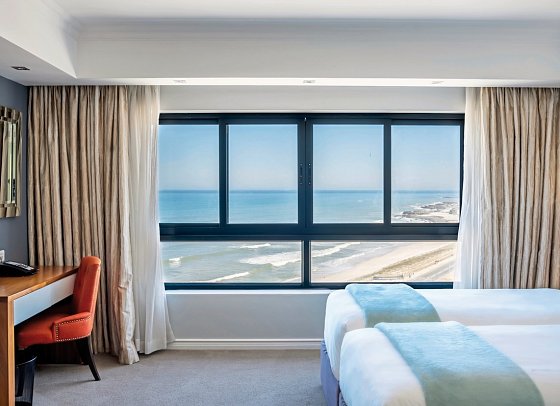 Blaauwberg Beach Hotel - Sea Facing Table Moutain Room (Zimmercodierung DB1)