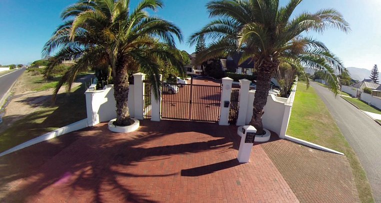 Whale Rock Luxury Lodge