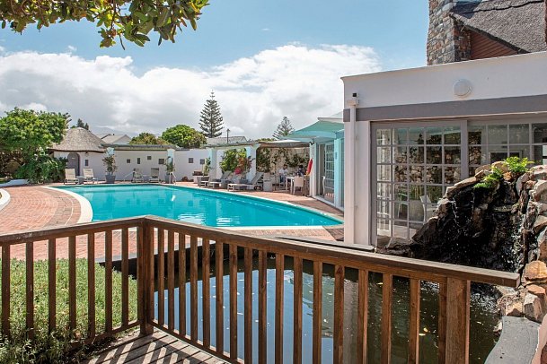 Whale Rock Luxury Lodge