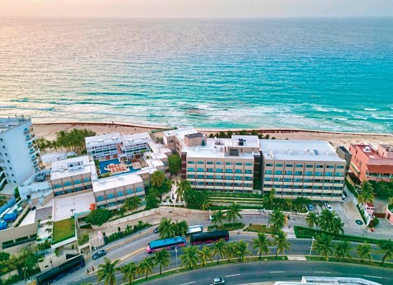 Flamingo Cancun Resort