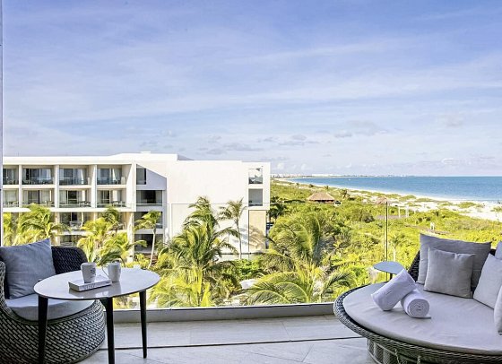 TRS Coral Hotel - Wohnbeispiel Juniorsuite Beachside Oceanview (Zimmercodierung J9O)