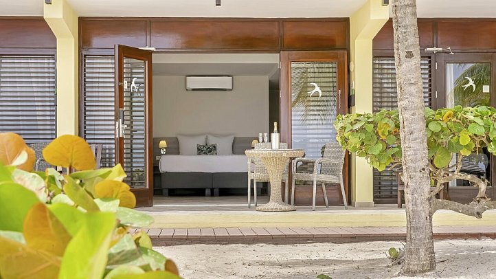 LionsDive Beach Resort - Wohnbeispiel Beachfront Cabana (Zimmercodierung BB1)