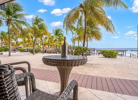 LionsDive Beach Resort - Wohnbeispiel Beachfront Cabana (Zimmercodierung BB1)