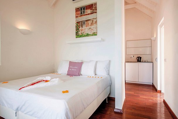 Scuba Lodge Oceanfront Boutique Hotel Curaçao - Wohnbeispiel Deluxe Ocean Room (Zimmercodierung US3)