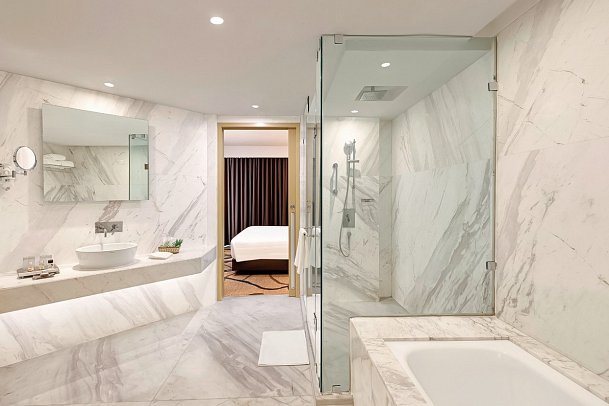 Pride Plaza Hotel Aerocity - Badbeispiel Deluxe (Zimmercodierung UD1)