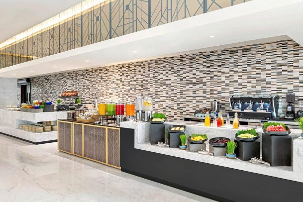 Wyndham Grand Doha Westbay Beach