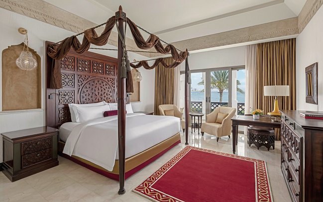 The Ritz-Carlton Sharq Village & Spa - Wohnbeispiel Deluxe Resort View (Zimmercodierungen UD1, UD2, UDM & UDP)