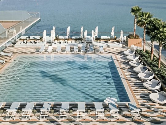 Fairmont Doha - Fairmont Gold Pool