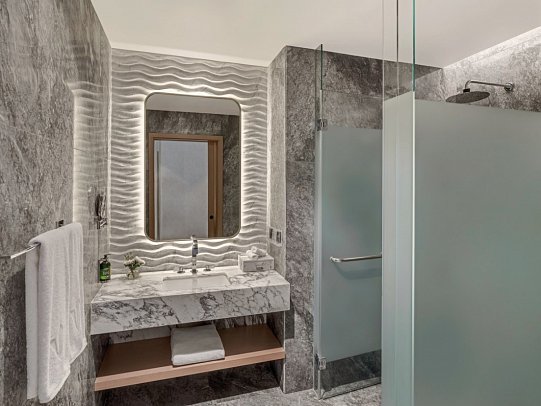 Rixos Premium Qetaifan Island North - Beispiel Bad Premium Sea View (Zimmercodierung DMM)