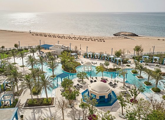 Hilton Salwa Beach Resort & Villas