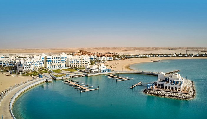Hilton Salwa Beach Resort & Villas