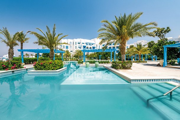 Hilton Salwa Beach Resort & Villas
