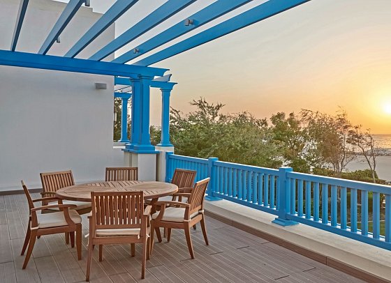 Hilton Salwa Beach Resort & Villas - Wohnbeispiel Four Bedroom Beach Villa with Pool (Zimmercodierung VB4)