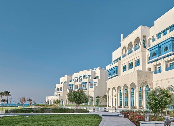 Hilton Salwa Beach Resort & Villas