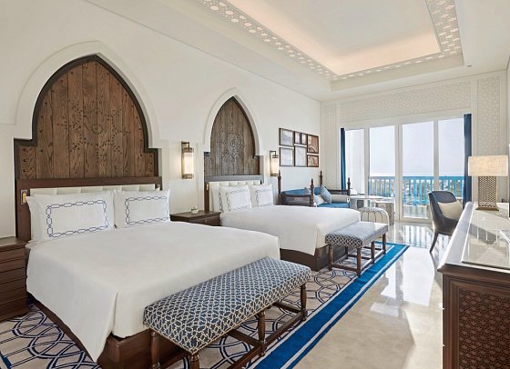 Hilton Salwa Beach Resort & Villas - Wohnbeispiel 2 Queen Beds Guest Room Sea View (Zimmercodierung UG3)