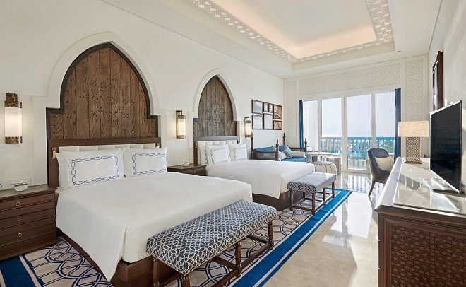 Hilton Salwa Beach Resort & Villas - Wohnbeispiel 2 Queen Beds Guest Room Sea View (Zimmercodierung UG3)