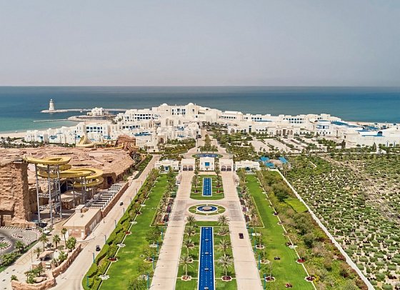 Hilton Salwa Beach Resort & Villas