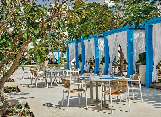 Hilton Salwa Beach Resort & Villas