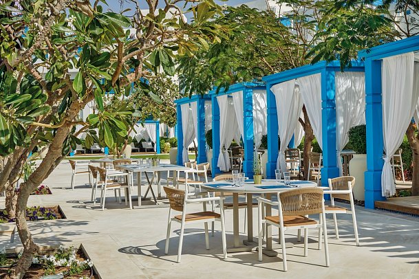 Hilton Salwa Beach Resort & Villas