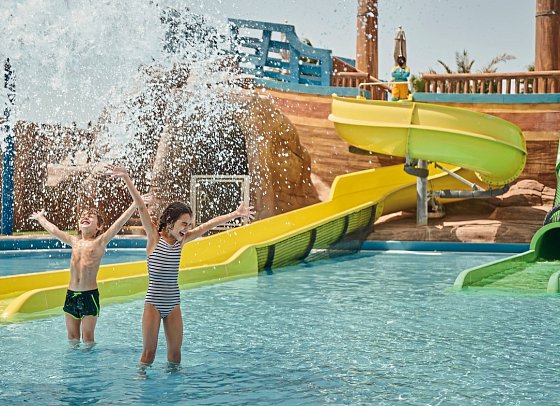 Hilton Salwa Beach Resort & Villas