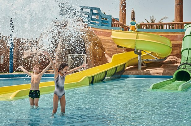Hilton Salwa Beach Resort & Villas