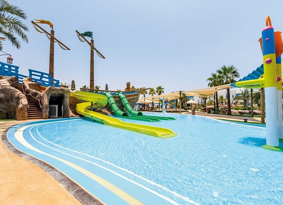 Hilton Salwa Beach Resort & Villas