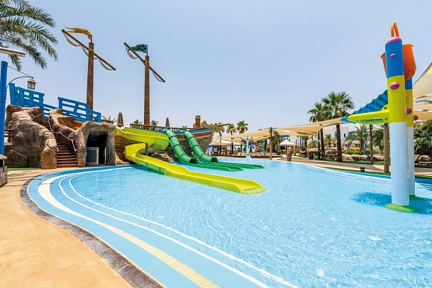 Hilton Salwa Beach Resort & Villas