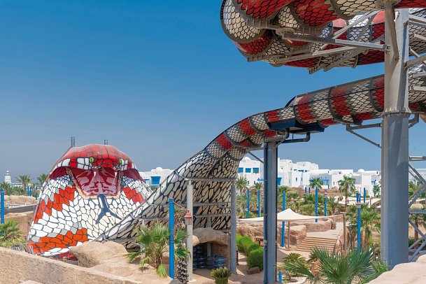 Hilton Salwa Beach Resort & Villas